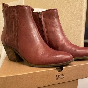 NWT Frye Western Slim Jacy Chelsea Ankle Boots